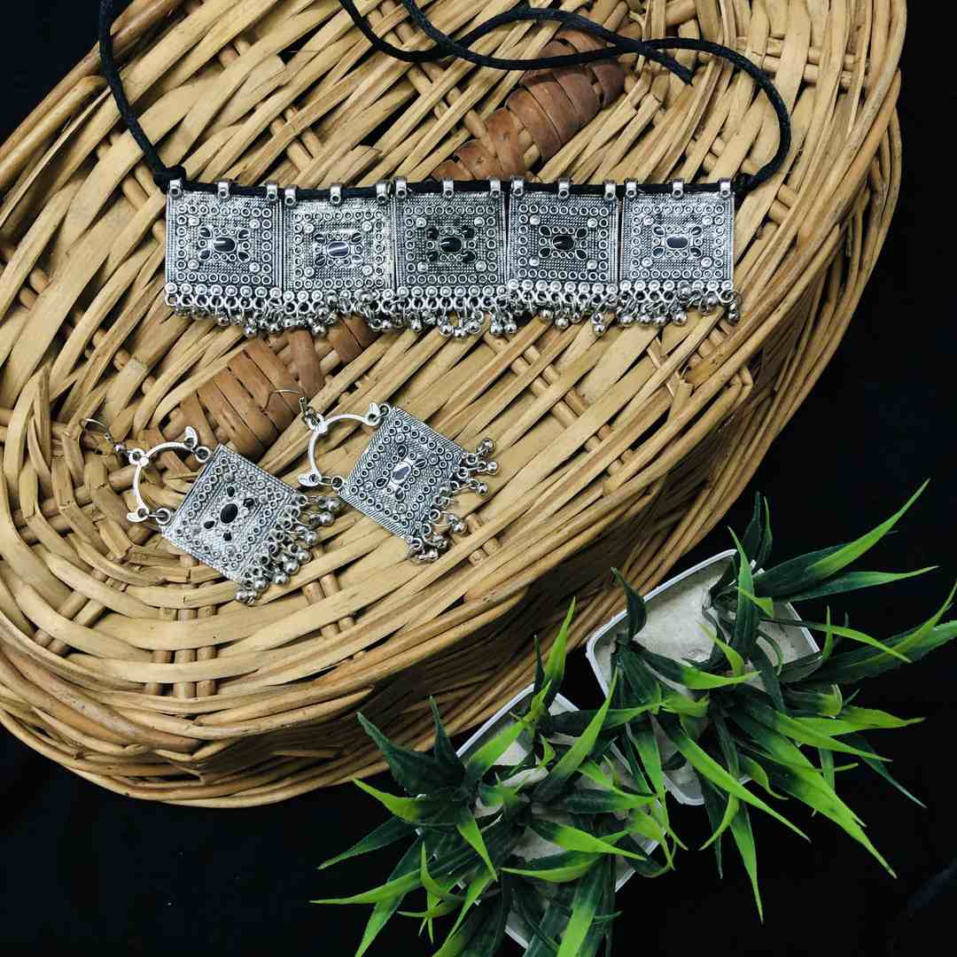 Larq Jewels Oxidised Silver-Plated Floral Stone-Studded Afghani Necklace