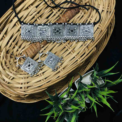 Larq Jewels Oxidised Silver-Plated Floral Stone-Studded Afghani Necklace
