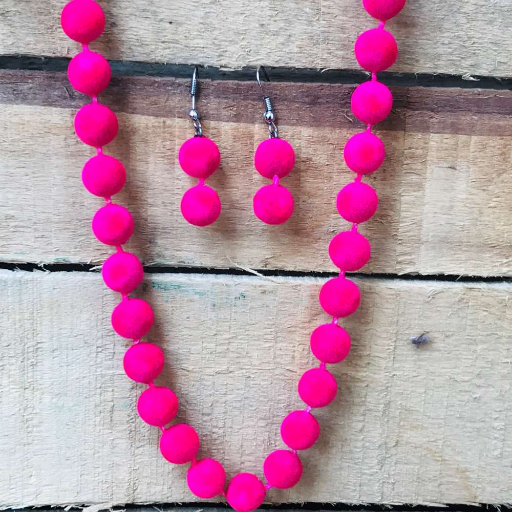 LARQ JEWELS Pink Velvet Light-weight Necklace Set