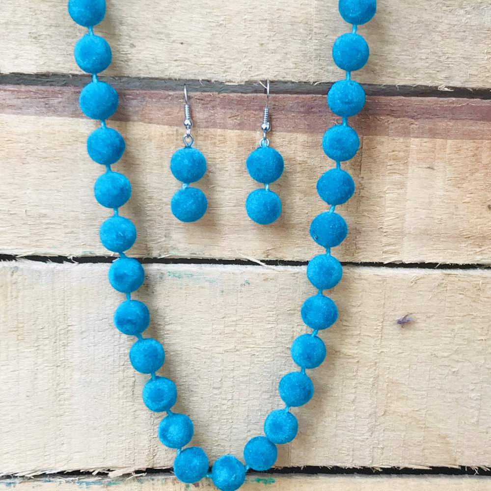 LARQ JEWELS Blue Velvet Light-weight Necklace Set