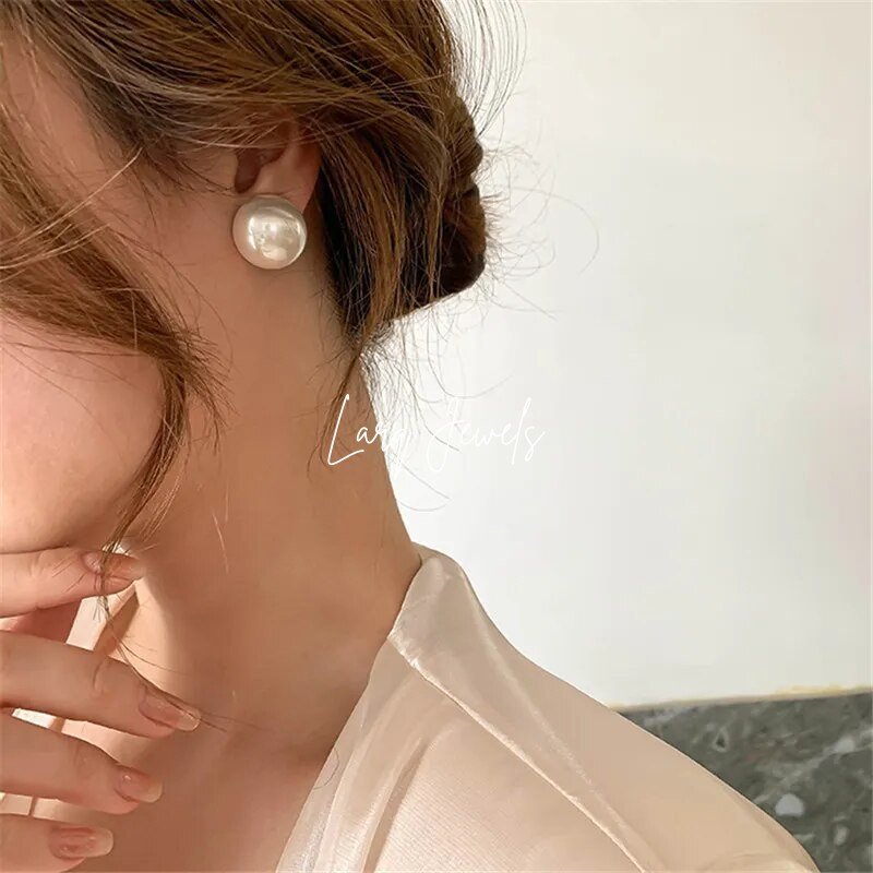 Buy BELLEZIYA White Pearl Stud Earrings | Shoppers Stop